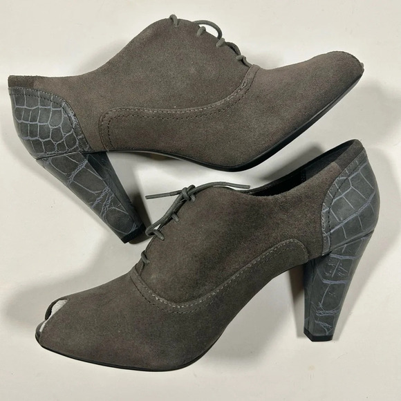 NIB!NICKELS GRAY BOOTS/BOOTIES GRAY SUEDE CROC BACK DESIGN  SIZE 9 M LACE - Picture 1 of 15